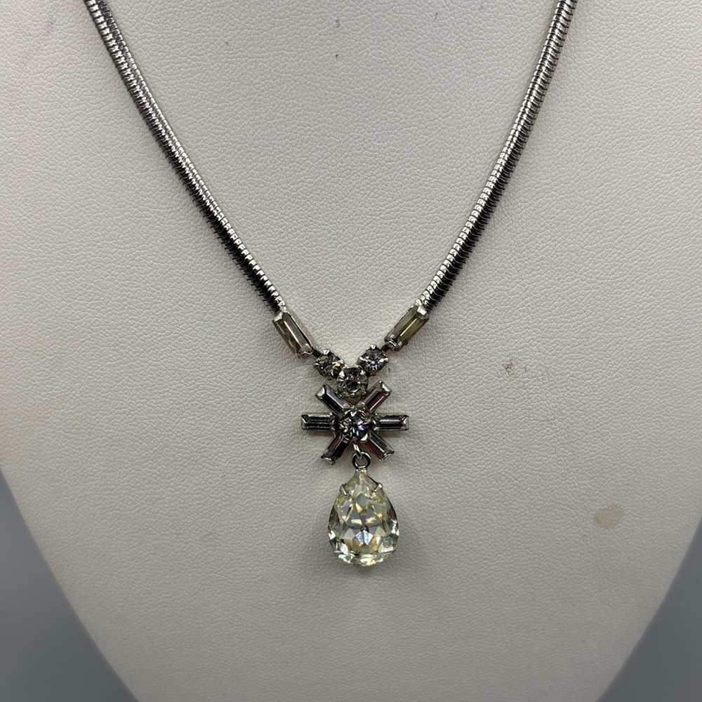 Gorgeous Vintage Leo Glass Crystal Necklace JP277 - Picture 1 of 8